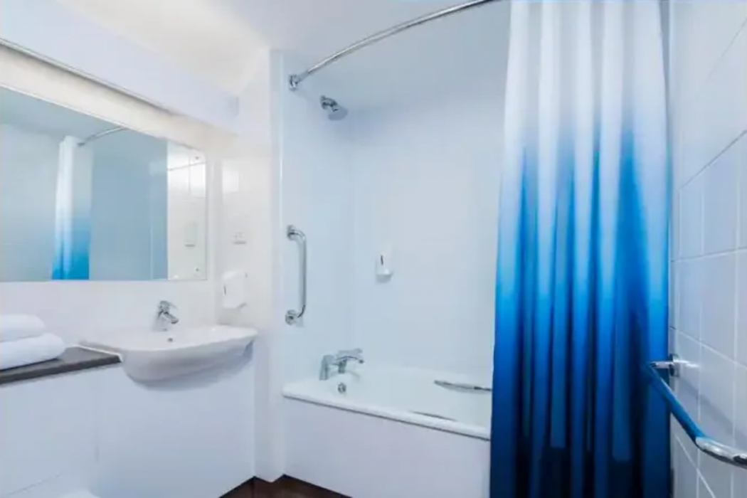 Travelodge London Richmond Central 8/27