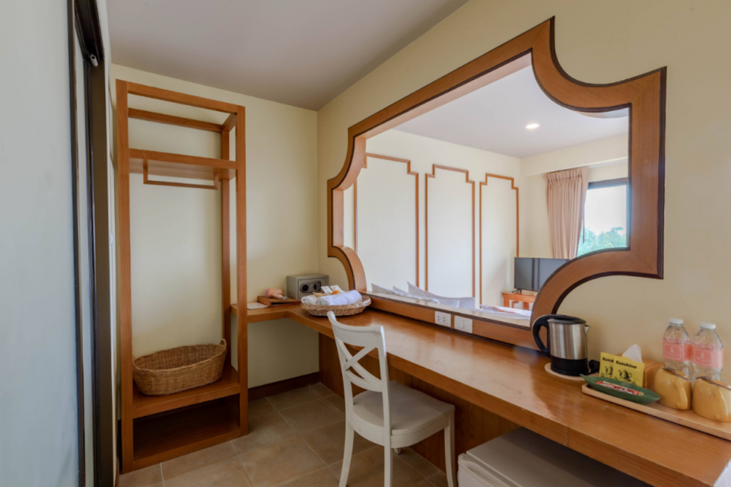 ROYAL PINEAPPLE HOTEL a welcome to wealth and good fortune 21/61