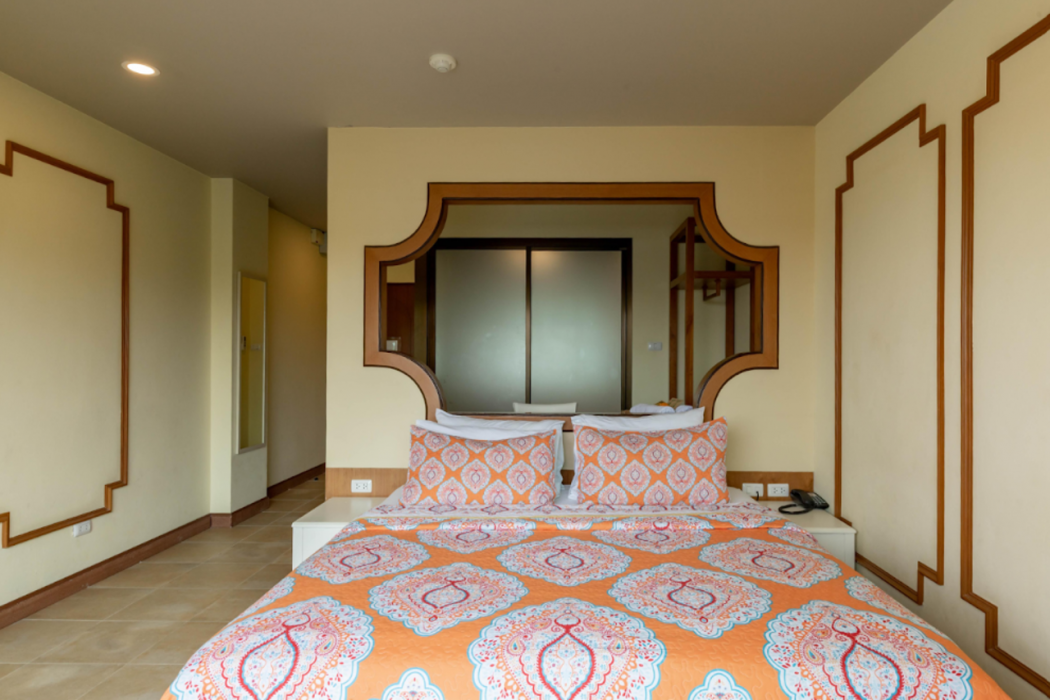 ROYAL PINEAPPLE HOTEL a welcome to wealth and good fortune 16/61