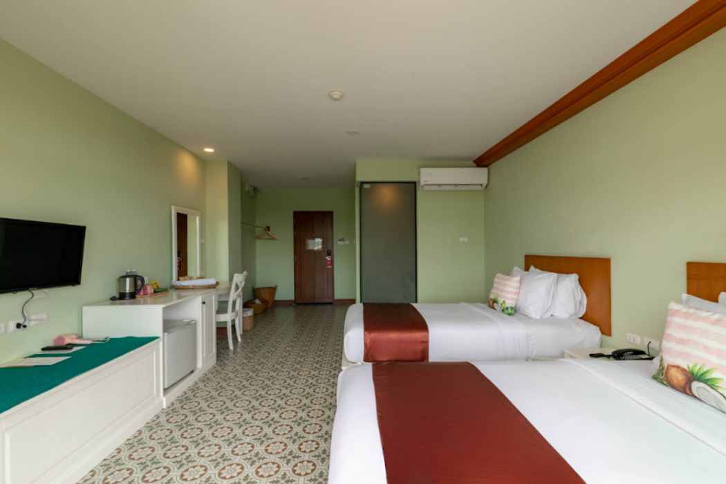 ROYAL PINEAPPLE HOTEL a welcome to wealth and good fortune 13/61
