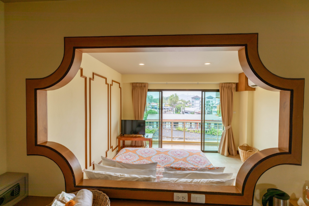 ROYAL PINEAPPLE HOTEL a welcome to wealth and good fortune 23/61