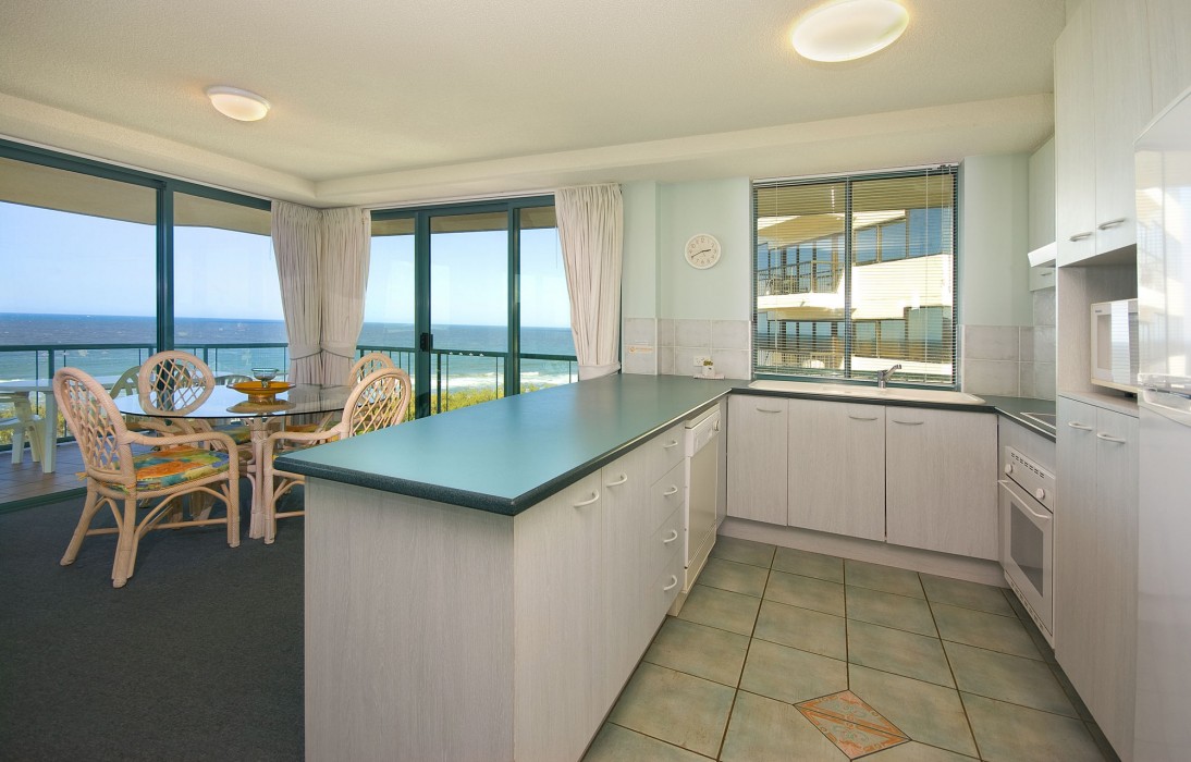KEY LARGO MAROOCHYDORE 27/72