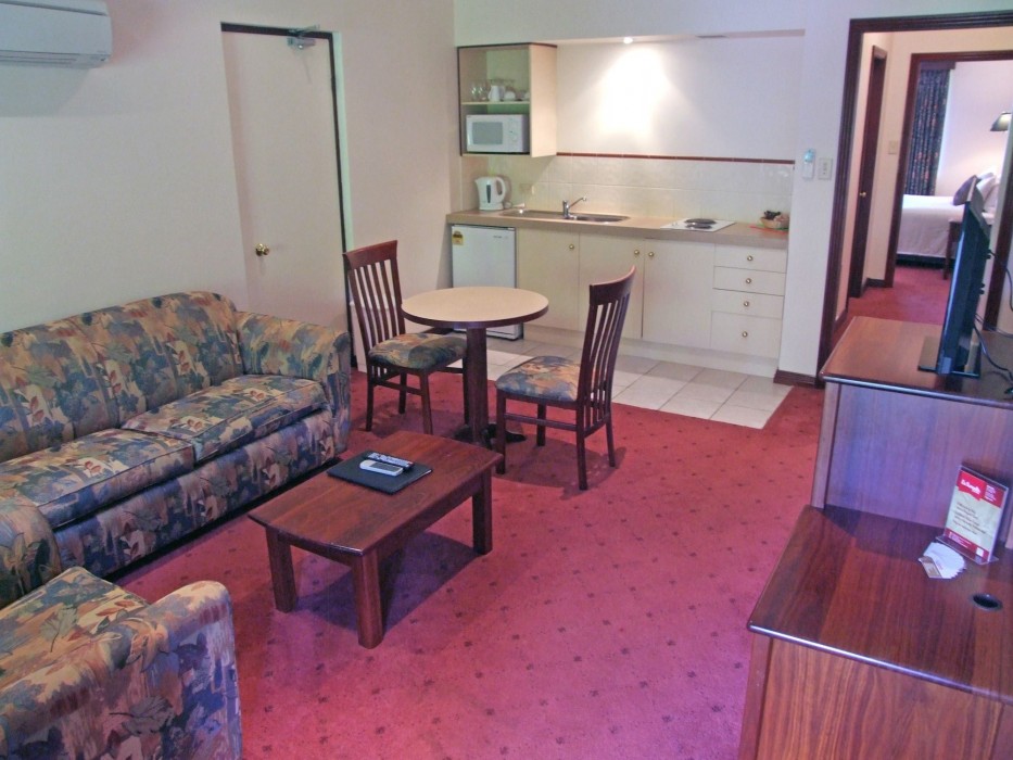 ADAMSONS RIVERSIDE ACCOMMODATION 36/100