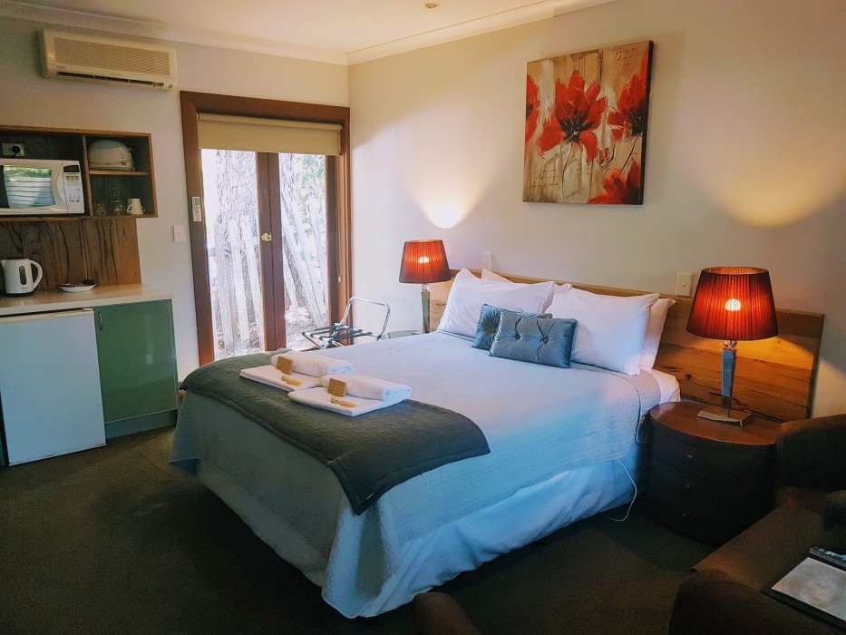 ADAMSONS RIVERSIDE ACCOMMODATION 53/100