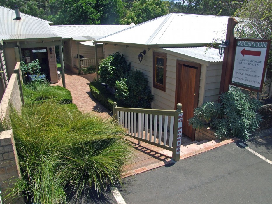 ADAMSONS RIVERSIDE ACCOMMODATION 63/100