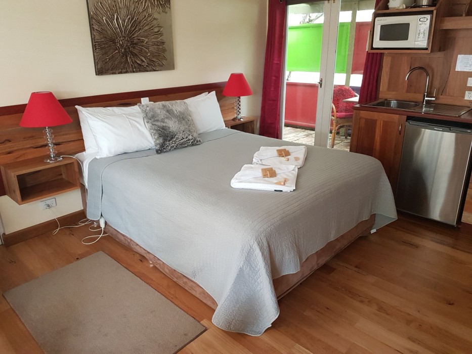 ADAMSONS RIVERSIDE ACCOMMODATION 17/100