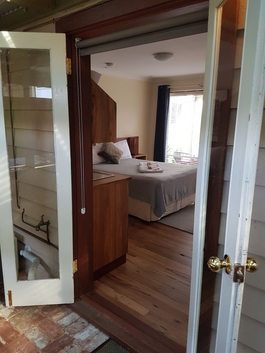 ADAMSONS RIVERSIDE ACCOMMODATION 33/100