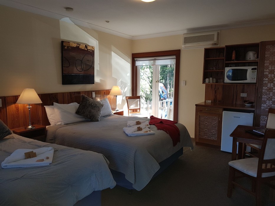 ADAMSONS RIVERSIDE ACCOMMODATION 19/100