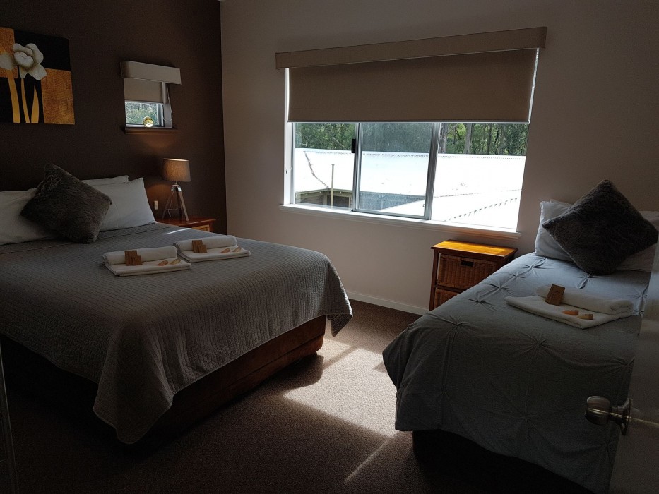 ADAMSONS RIVERSIDE ACCOMMODATION 60/100