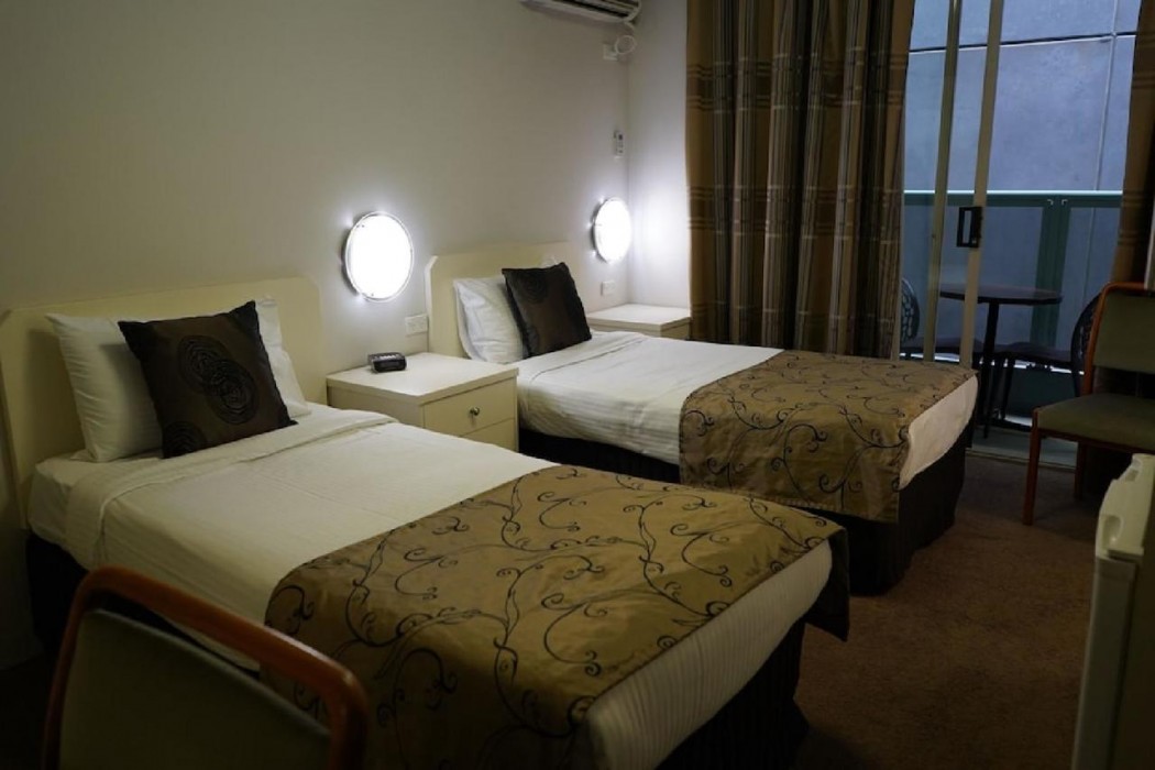 Carlton Lygon Lodge 24/75