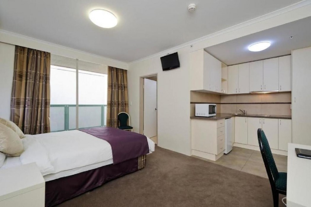 Carlton Lygon Lodge 28/75