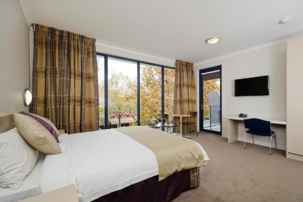 Carlton Lygon Lodge 12/75