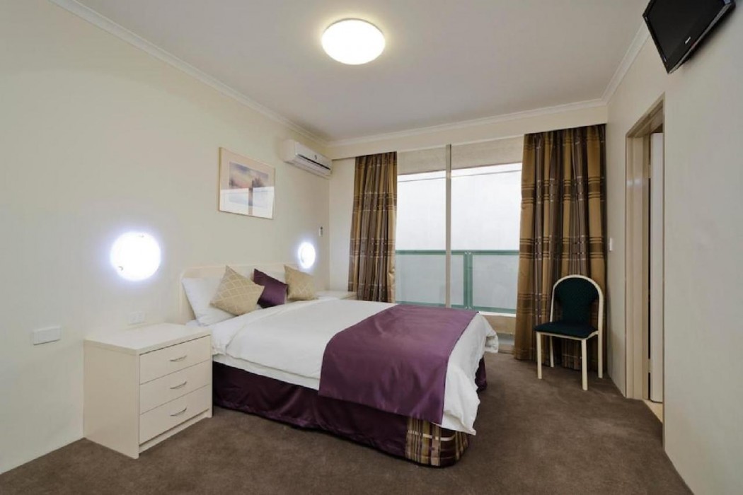 Carlton Lygon Lodge 30/75