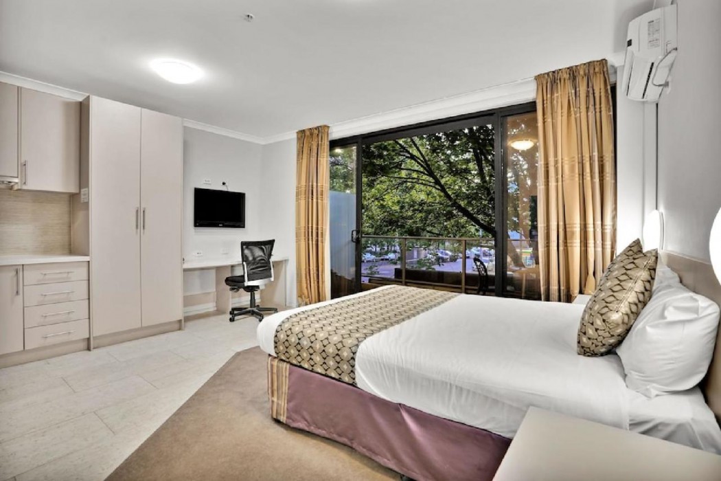 Carlton Lygon Lodge 10/75