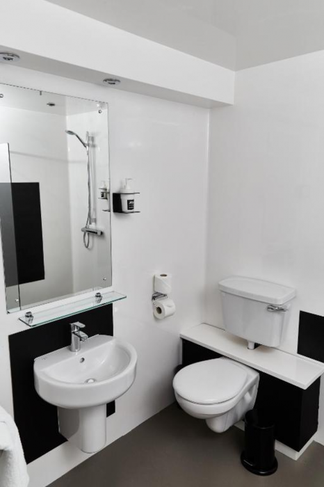 Room at Kip Hotel, LONDON