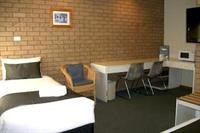 COUNTRY HOME MOTOR INN 16/28