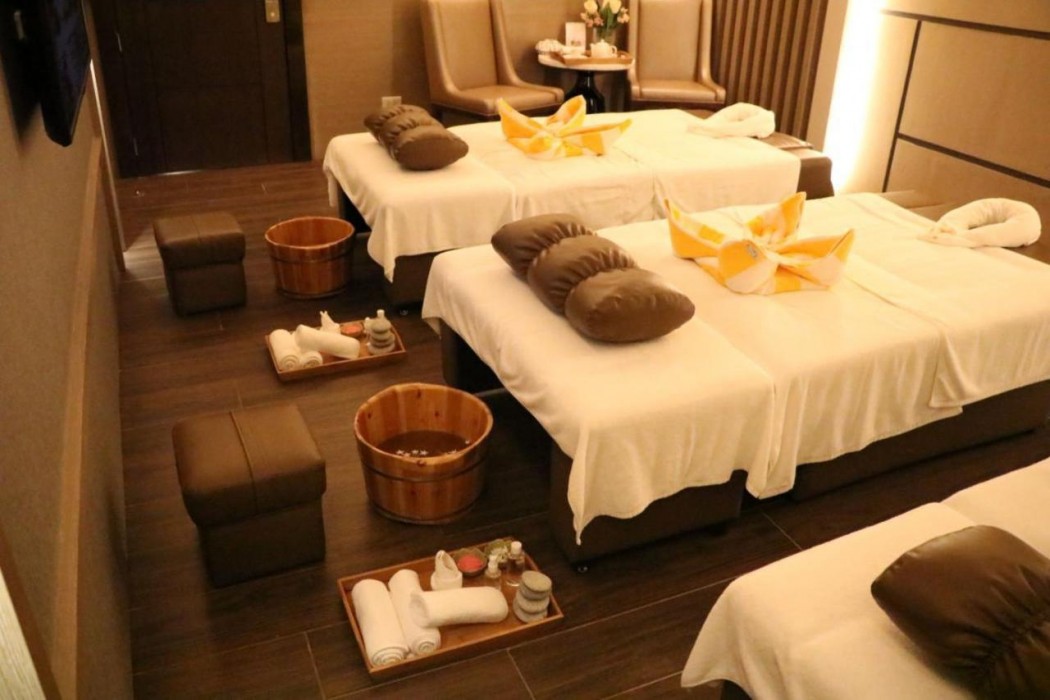 Rizal Park Hotel 33/65
