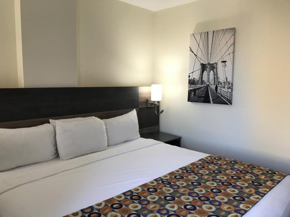 Bogart Hotel 5/33