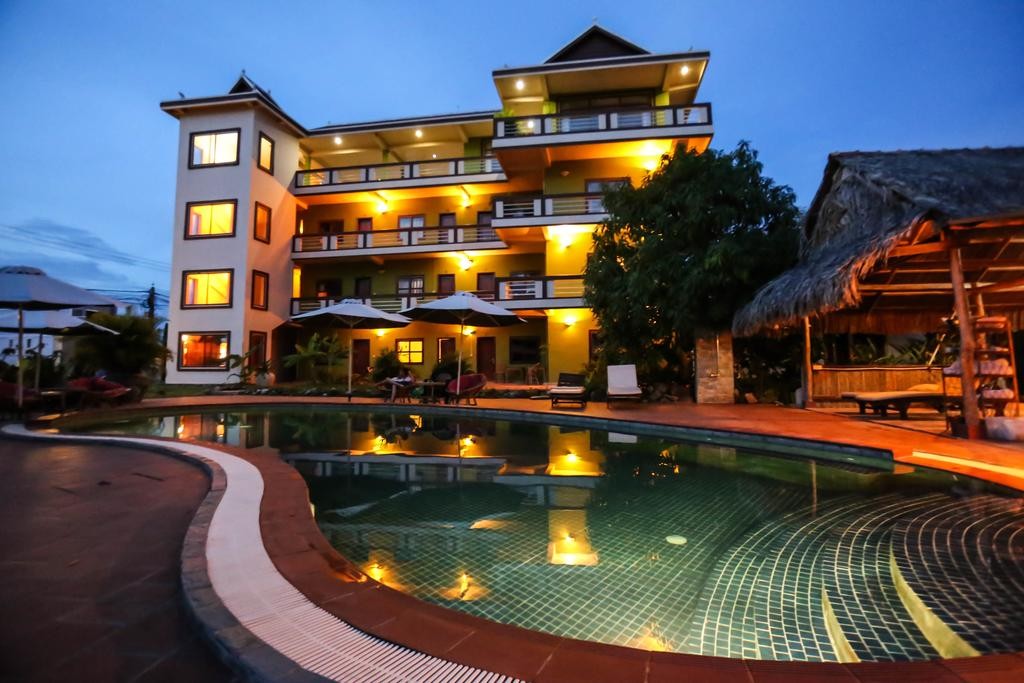 Two Moons Hotel 1/48