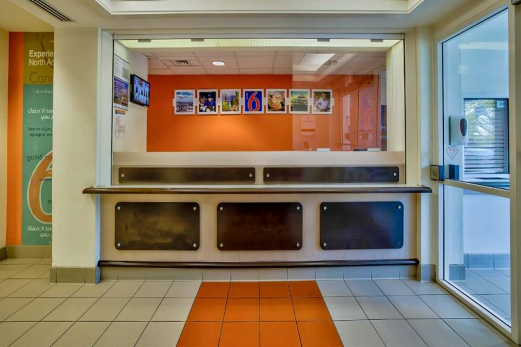 Motel6 Burlington On - Toronto West - Oakville 9/61