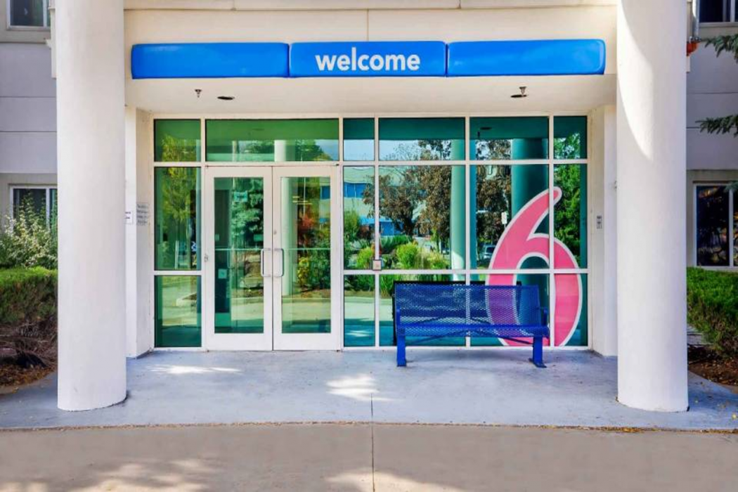 Motel6 Burlington On - Toronto West - Oakville in BURLINGTON - ONTARIO
