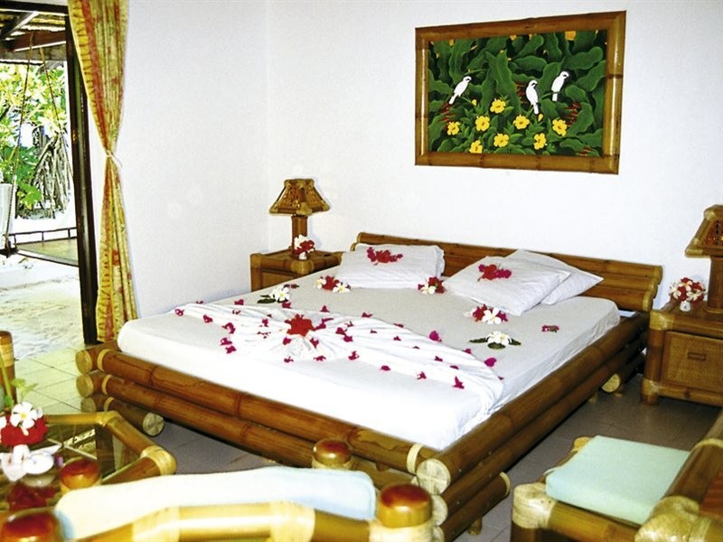 Angaga Island Resort And Spa 16/57