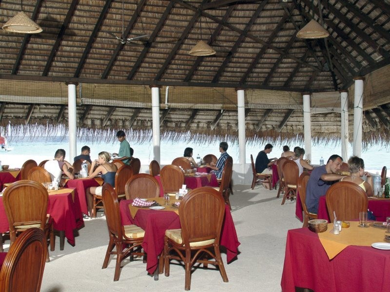 Angaga Island Resort And Spa 17/57