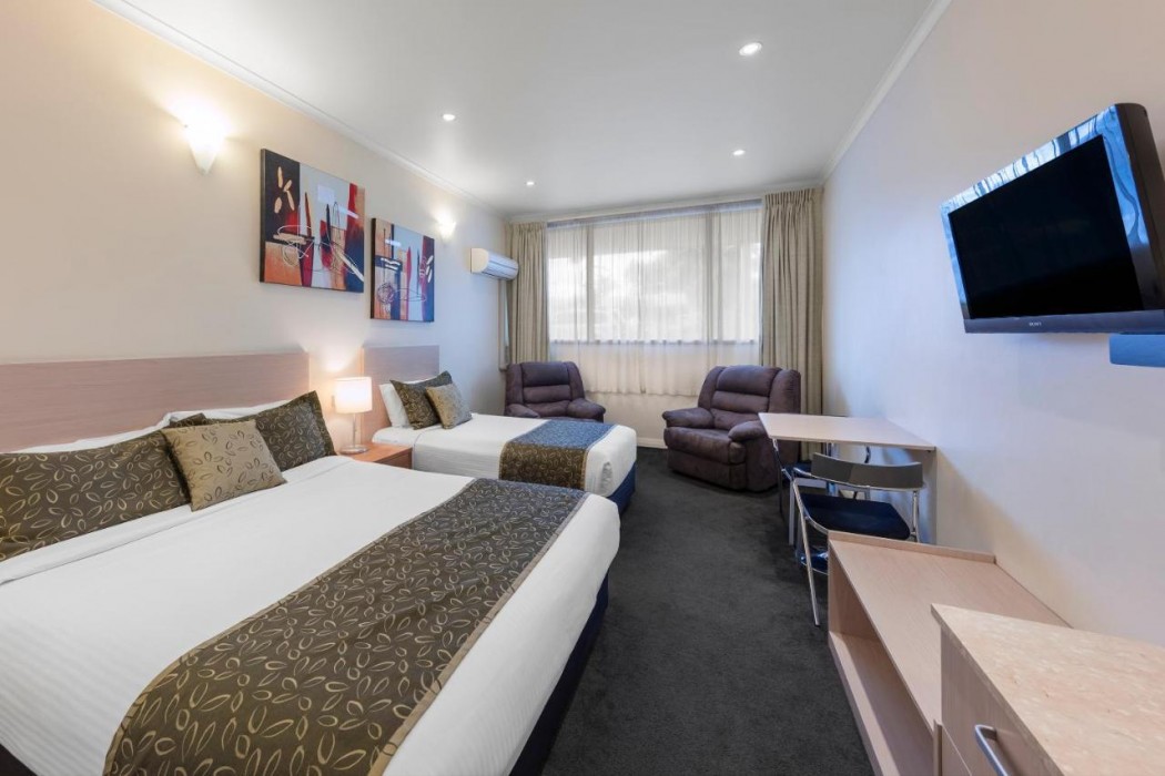 Adelaide Granada Motor Inn 28/65