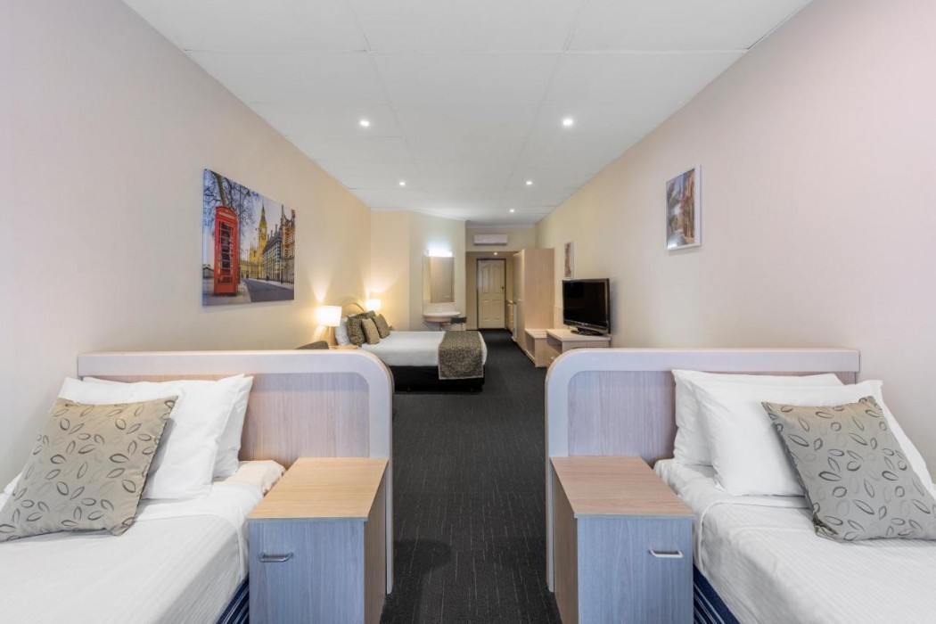 Adelaide Granada Motor Inn 15/65