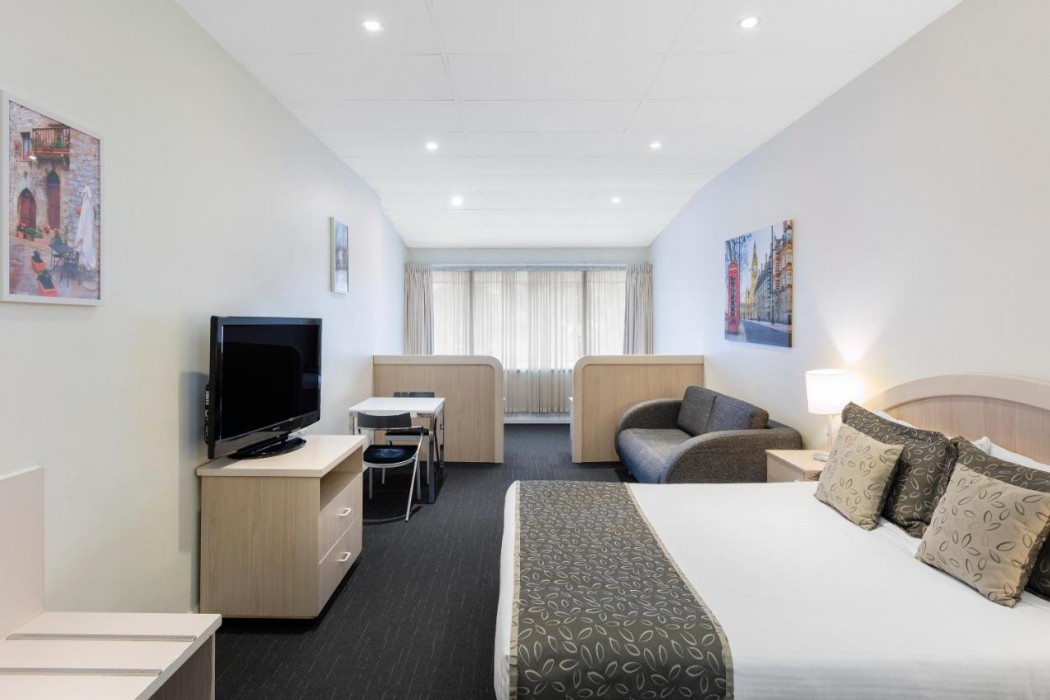 Adelaide Granada Motor Inn 24/65