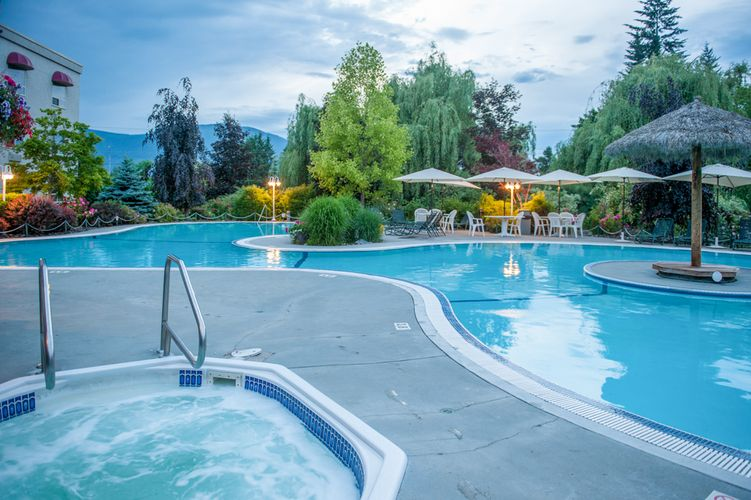 Hilltop Inn Salmon Arm 4/6