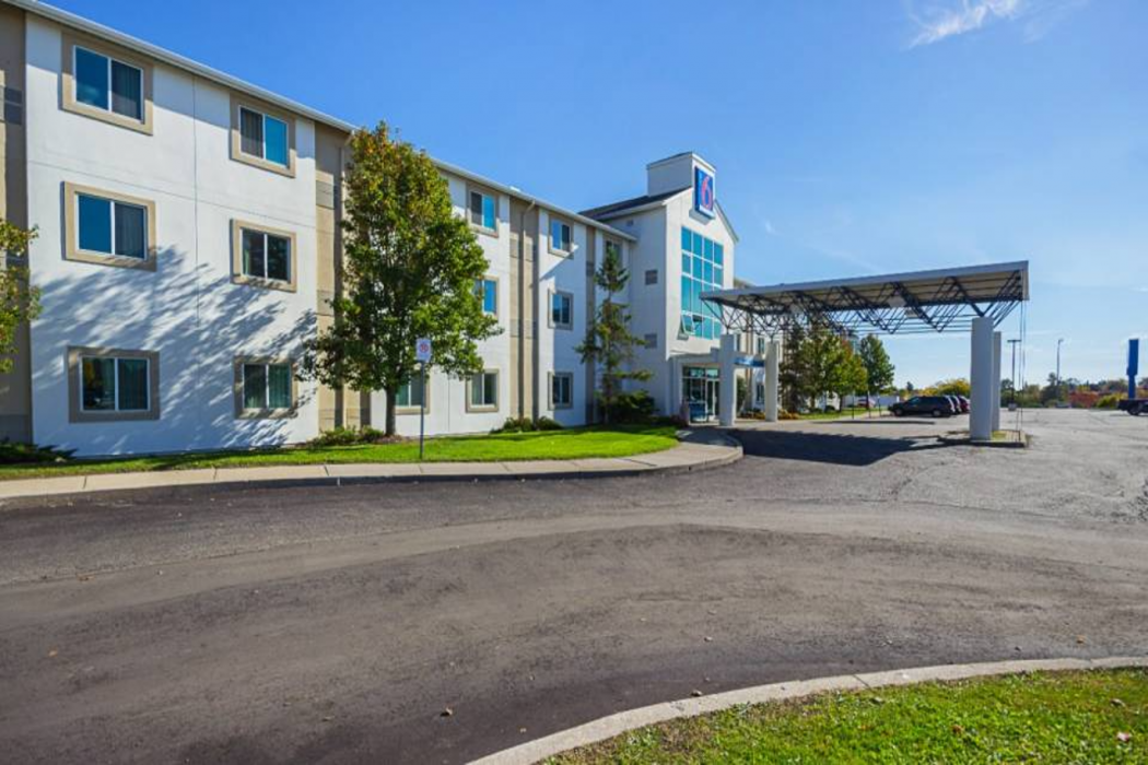 Motel6 Whitby ON - Toronto East in WHITBY - ONTARIO