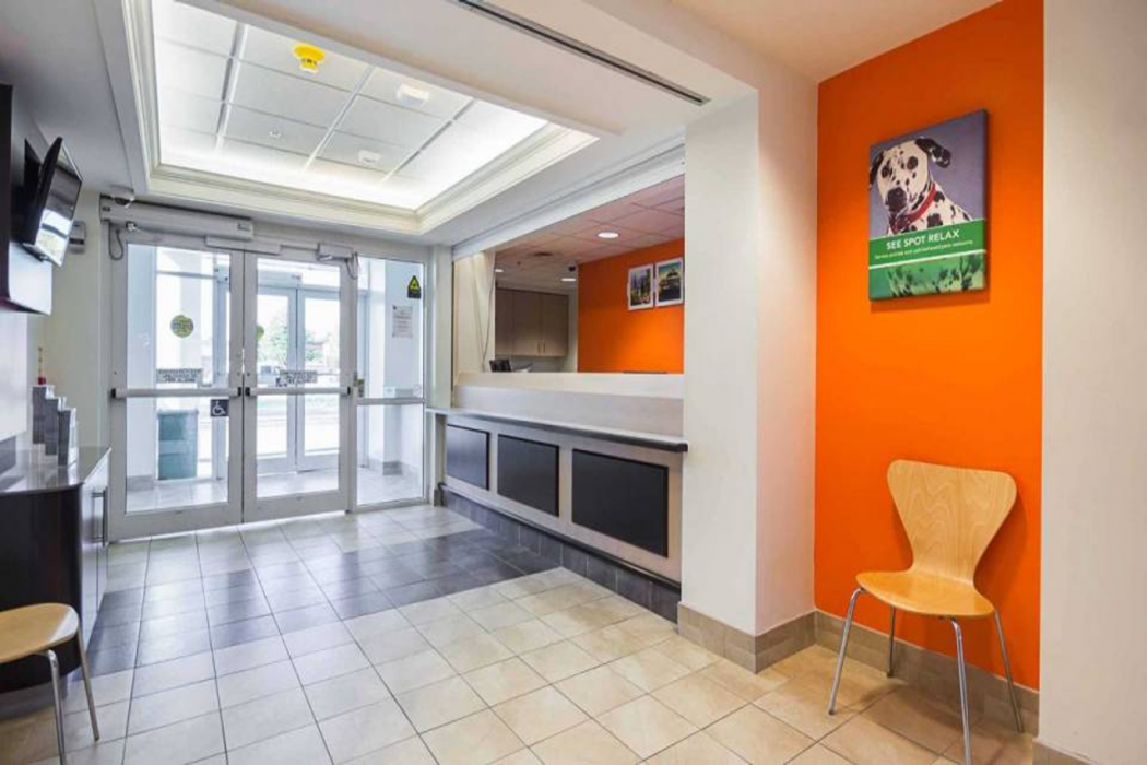 Lobby at Motel6 Whitby ON - Toronto East, WHITBY - ONTARIO
