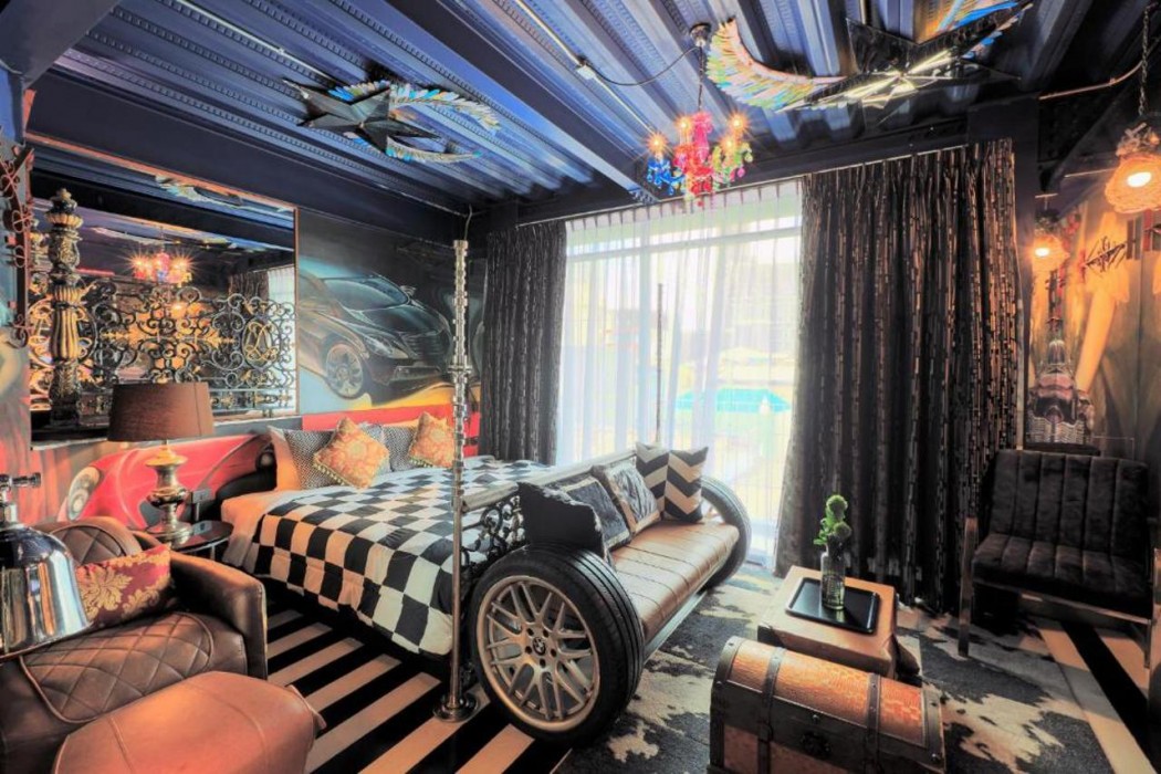 Mestyle Garage Hotel 32/86
