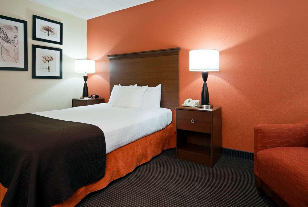 Riverfront Hotel 11/64