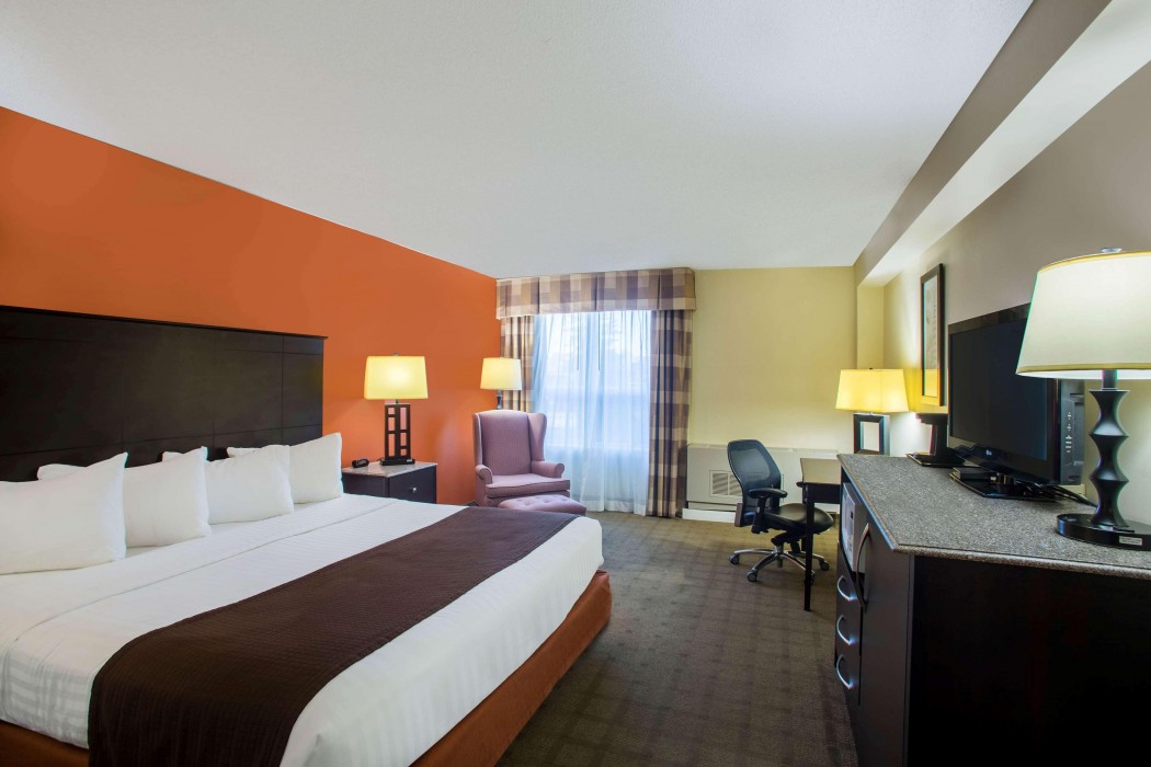 Riverfront Hotel 41/64