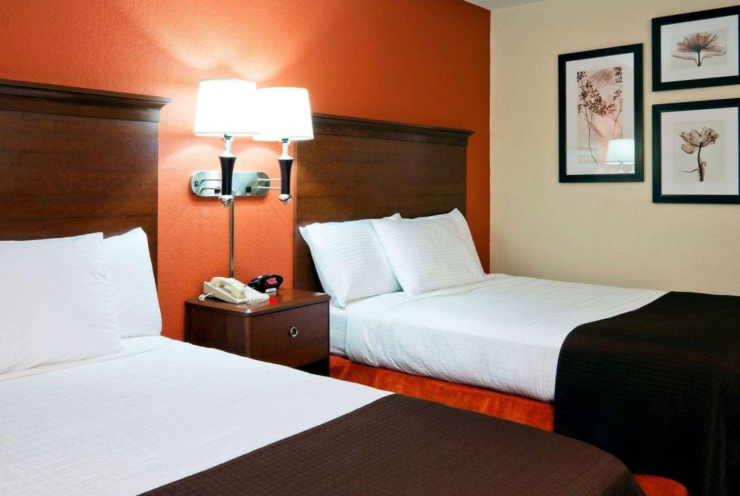 Riverfront Hotel 45/64