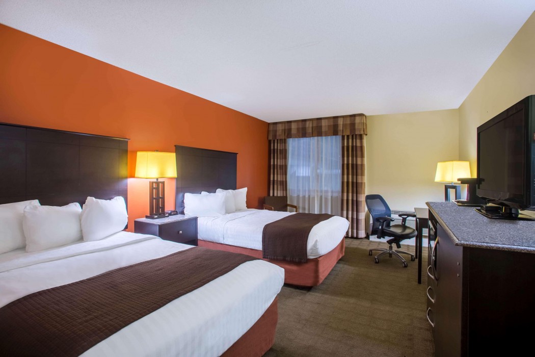 Riverfront Hotel 44/64