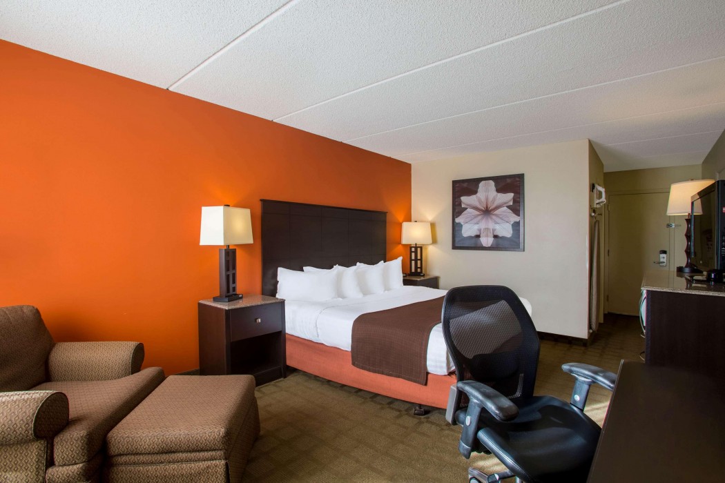 Riverfront Hotel 53/64