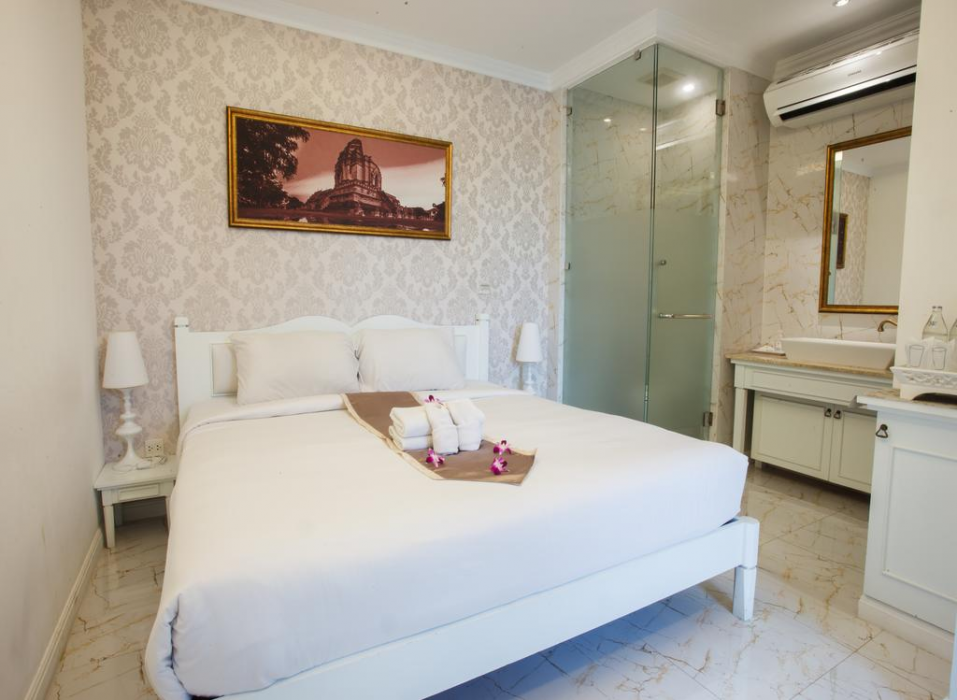 B2 Riverside Colonial Hotel 9/43