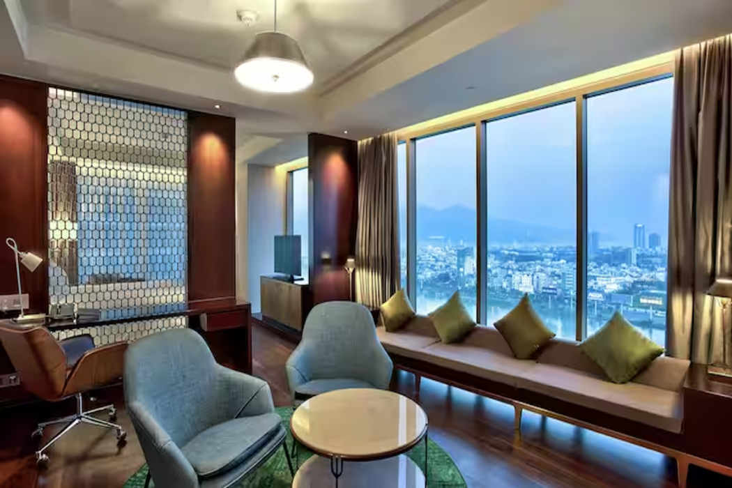 Hilton Da Nang 8/42