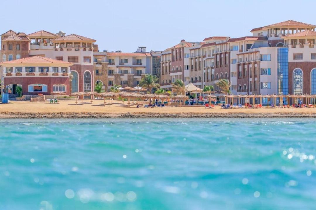 Royal Beach Serviced Apartments 10/75