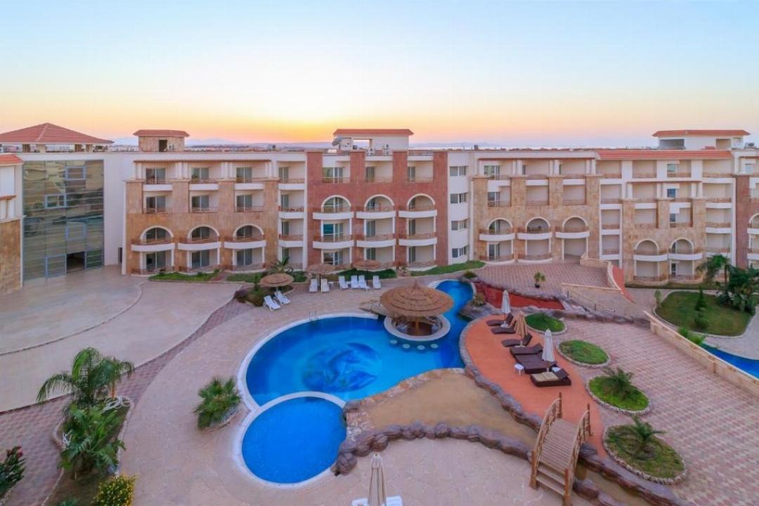 Royal Beach Serviced Apartments 13/75