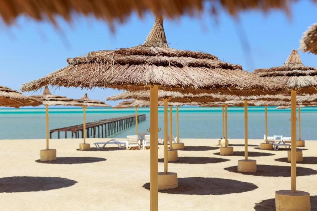 Royal Beach Serviced Apartments 12/75