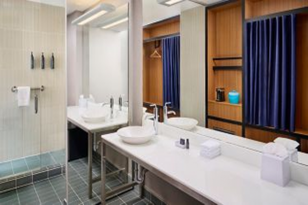 Aloft Montreal Airport Hotel 8/17