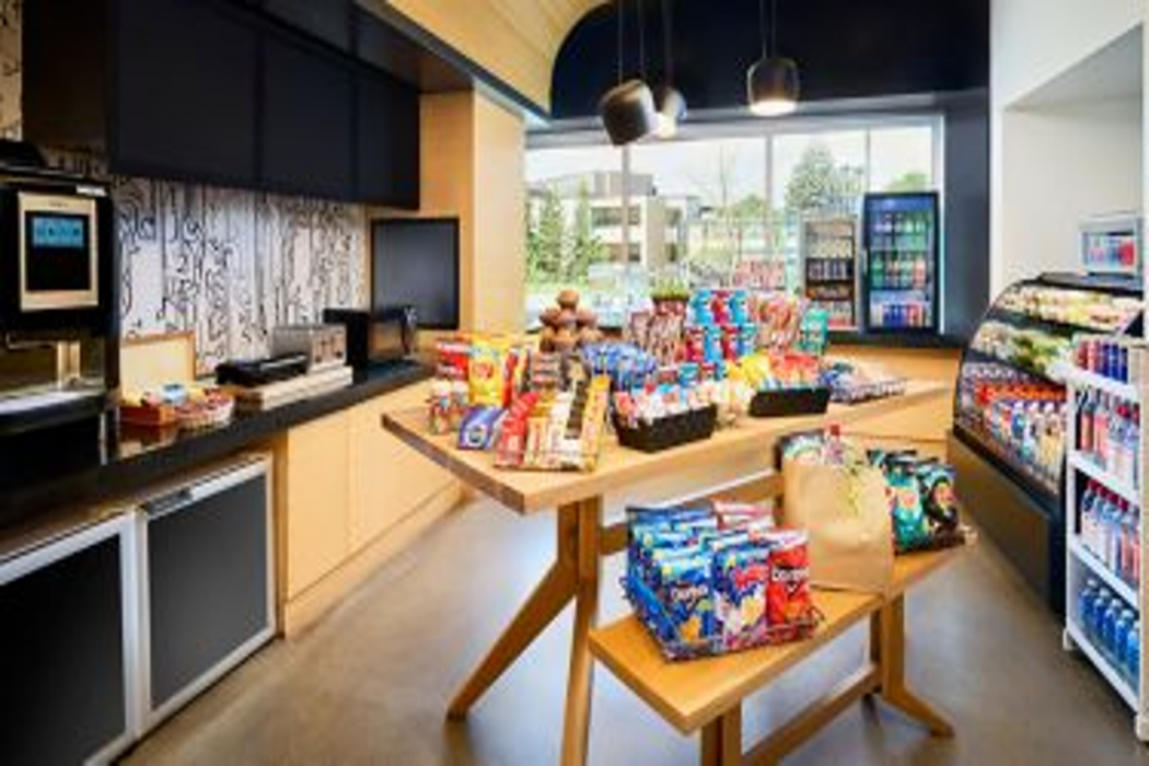 Aloft Montreal Airport Hotel 17/17