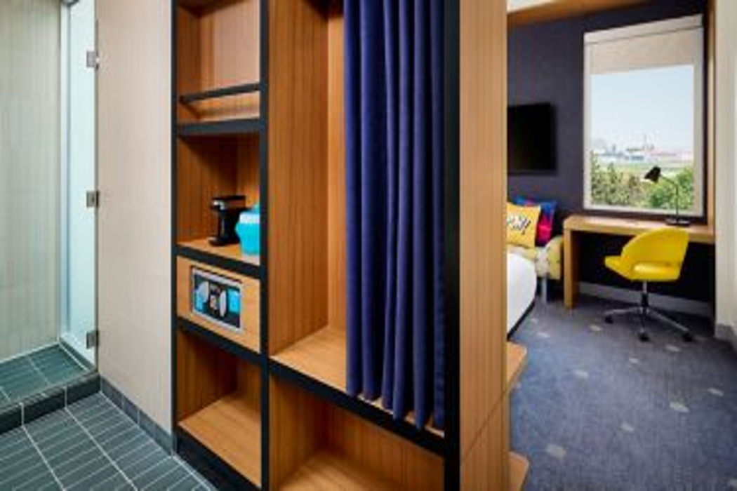Aloft Montreal Airport Hotel 10/17