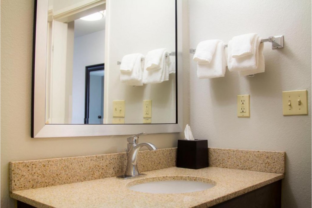 La Quinta Inn & Suites by Wyndham Fairbanks Airport 12/50