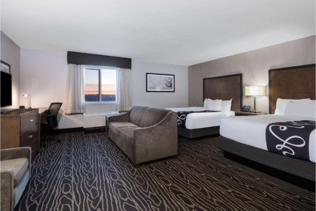 La Quinta Inn & Suites by Wyndham Fairbanks Airport 16/50