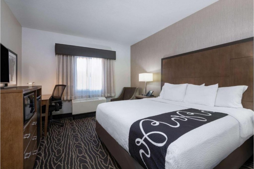 La Quinta Inn & Suites by Wyndham Fairbanks Airport 15/50
